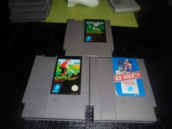 NES-spel: Tennis, Ice Hockey, Golf, Excitebike, The Hunt for Red October, Kung